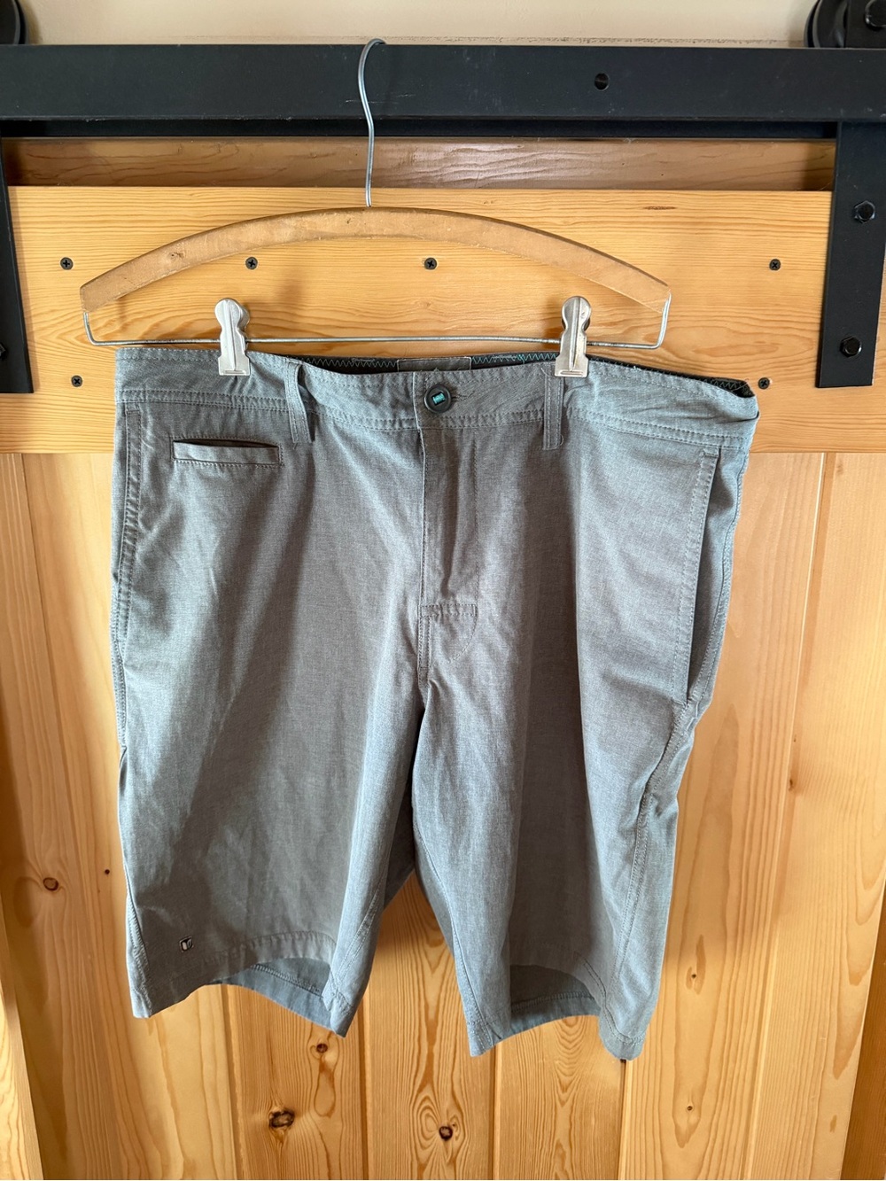 Linksoul Men's Flat-Front Gray Golf Shorts